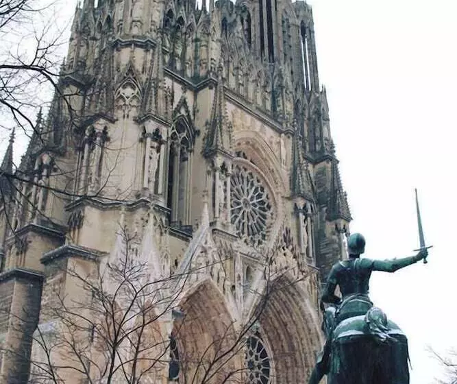 Brit Hotel Reims La Neuvillette