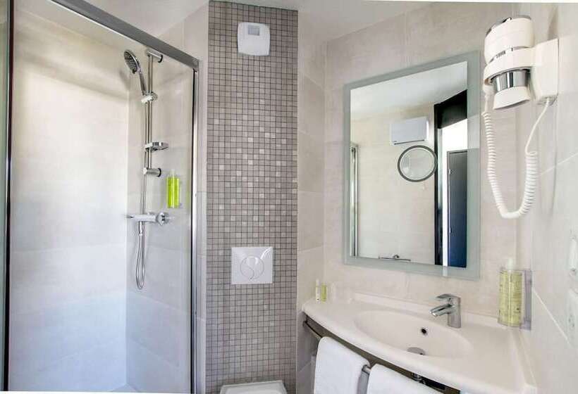 Brit Hotel Reims La Neuvillette