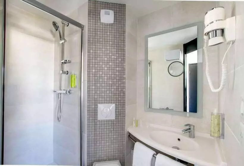 Brit Hotel Reims La Neuvillette