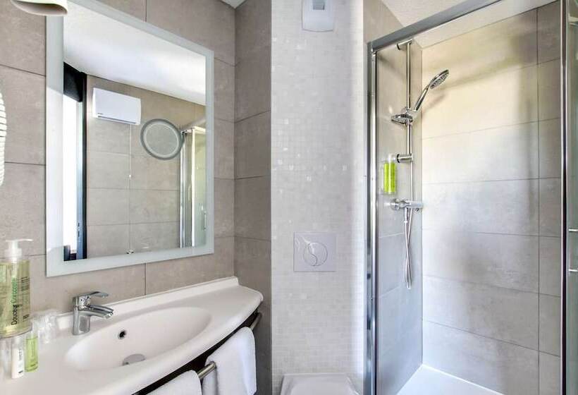 Brit Hotel Reims La Neuvillette