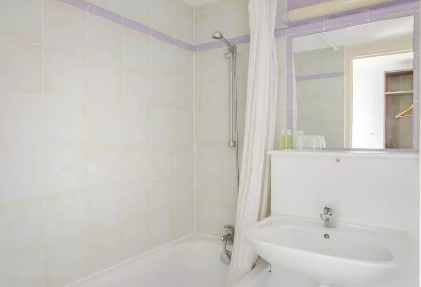 Brit Hotel Reims La Neuvillette