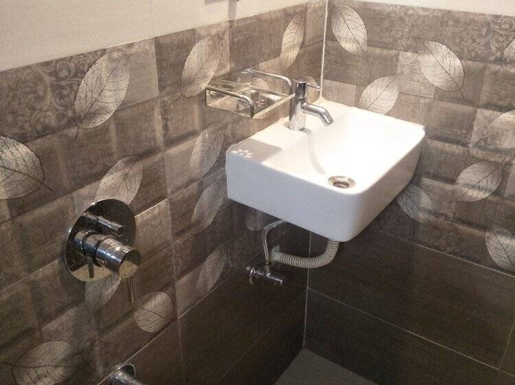 فندق Avenue Residency