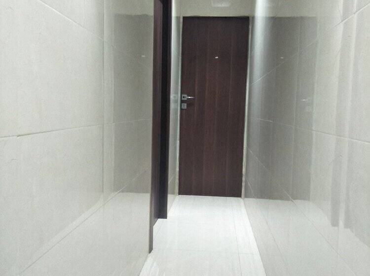 فندق Avenue Residency