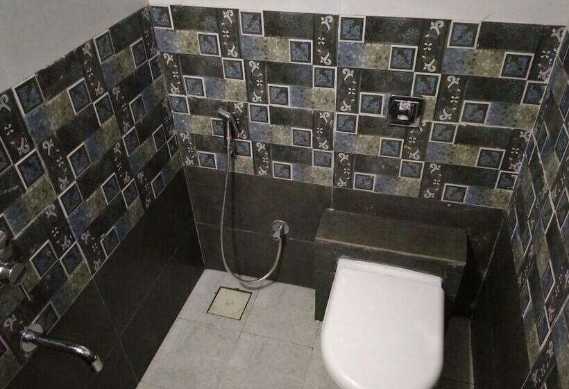 فندق Avenue Residency