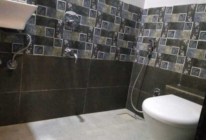 فندق Avenue Residency