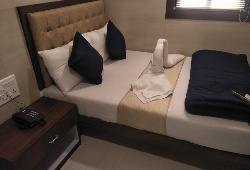 فندق Avenue Residency