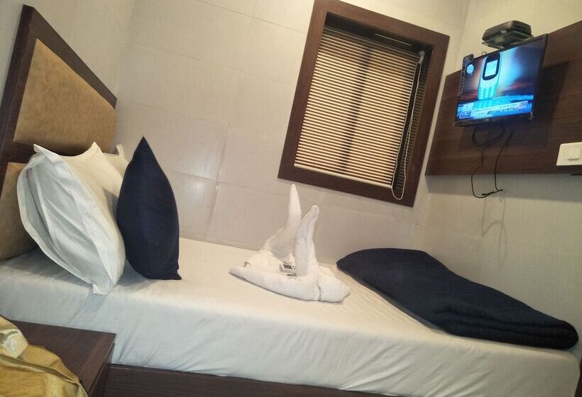 فندق Avenue Residency