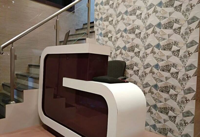 فندق Avenue Residency