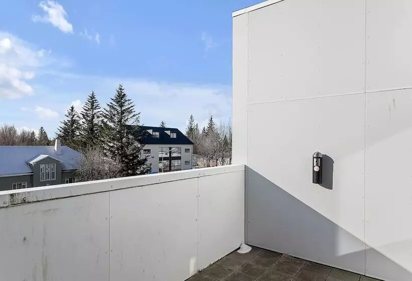 هتل Bella Apartments & Rooms