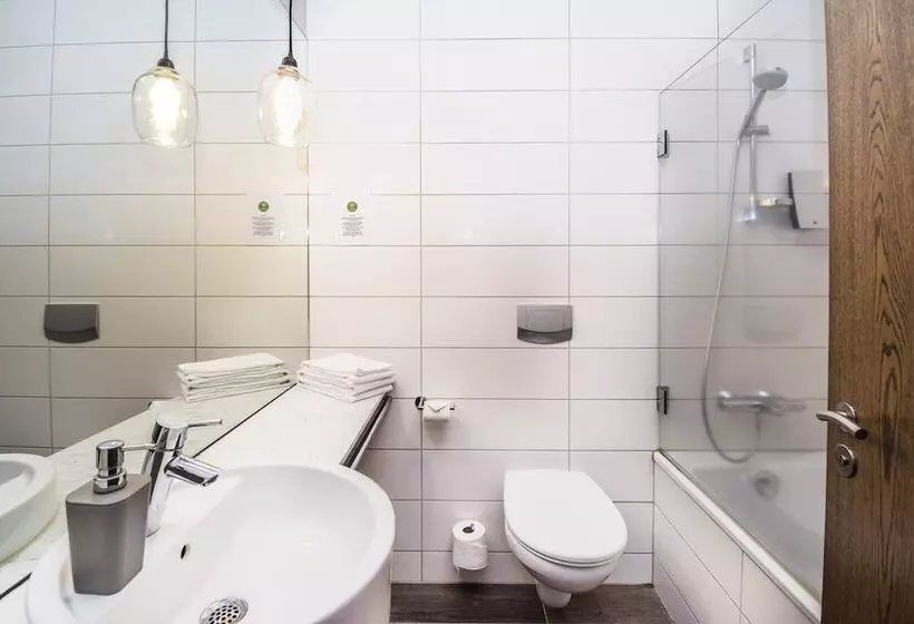 هتل Bella Apartments & Rooms