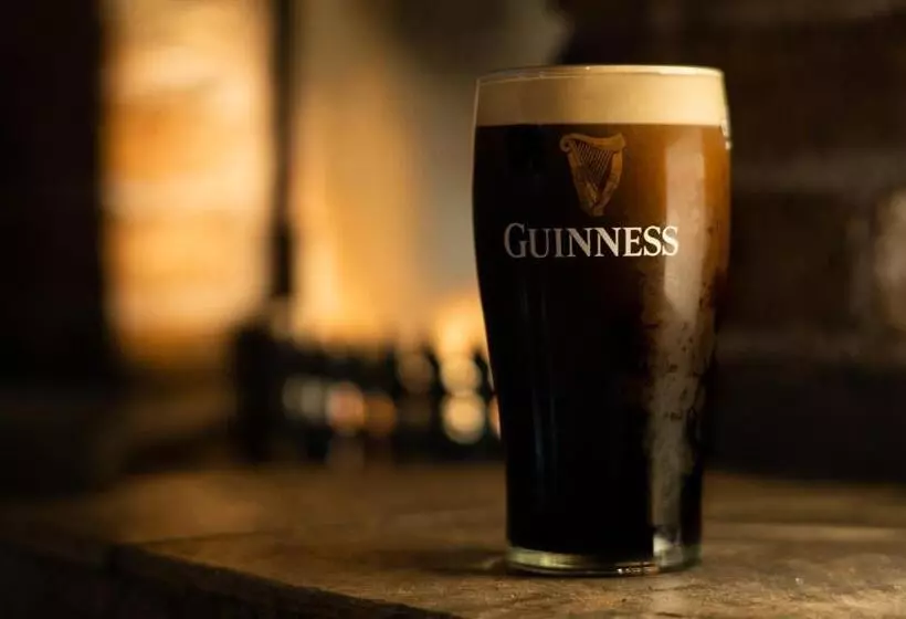 Hotelli Brogans Bar &