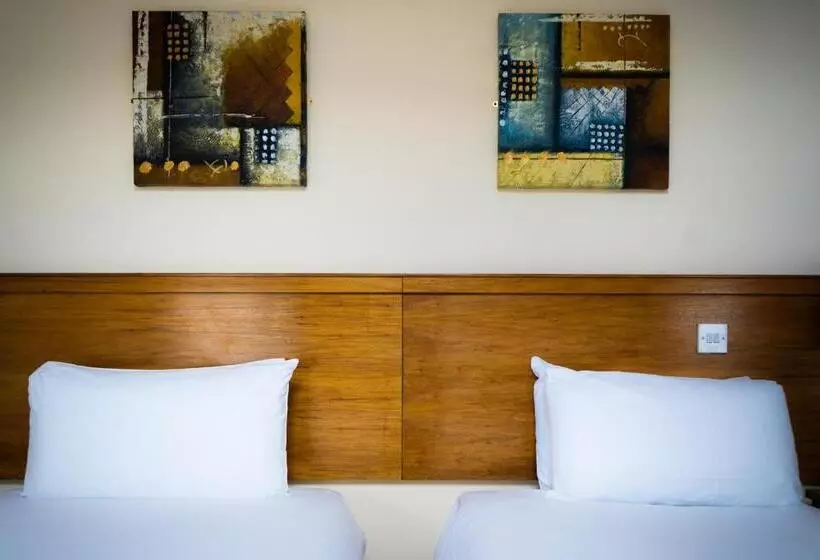 Hotelli Brogans Bar &