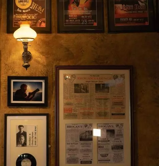 Hotelli Brogans Bar &