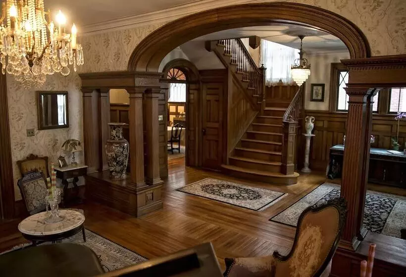 Hotelli Circular Manor Bed And Breakfast