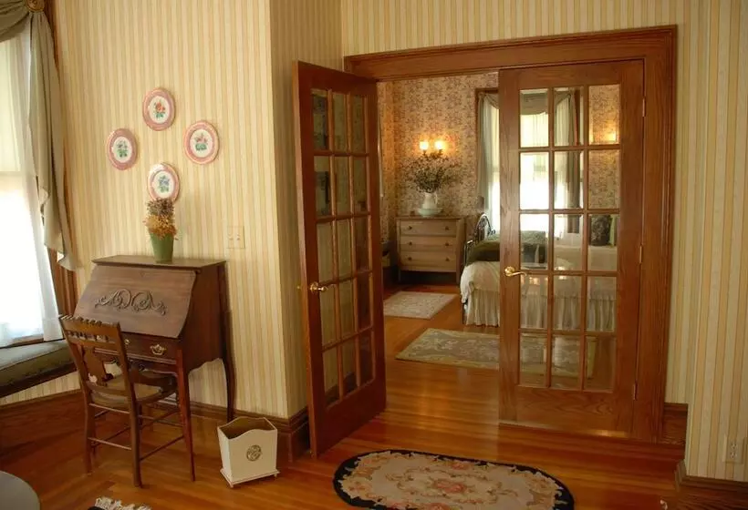 Hotelli Circular Manor Bed And Breakfast