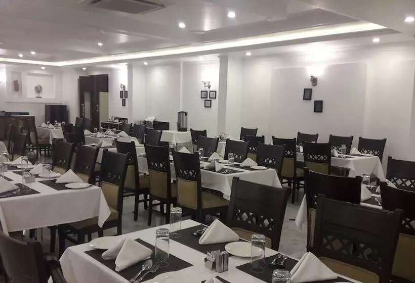 هتل Golden Tulip Khajuraho