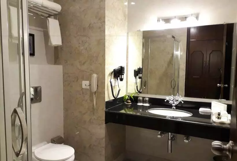 هتل Golden Tulip Khajuraho