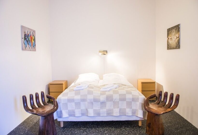 هتل Hofn Inn Guesthouse