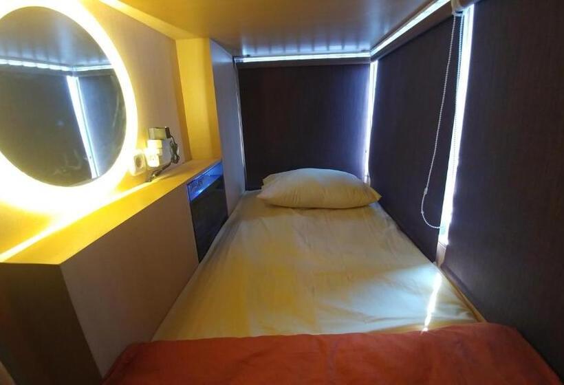 Hotel Inap At Capsule Hostel