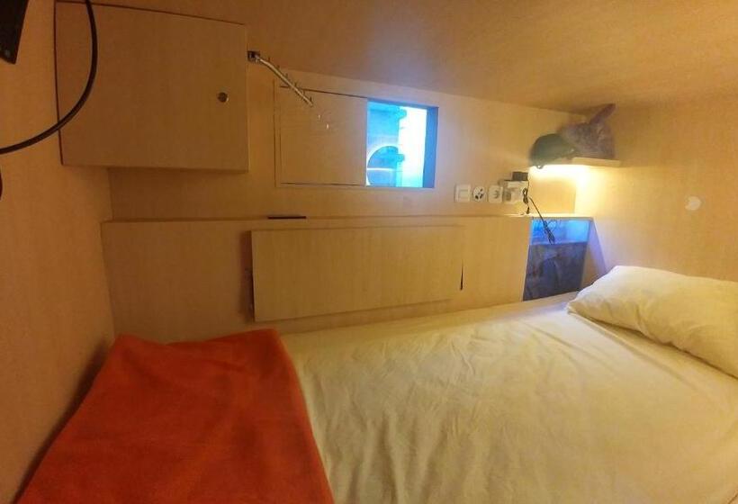 Hotel Inap At Capsule Hostel