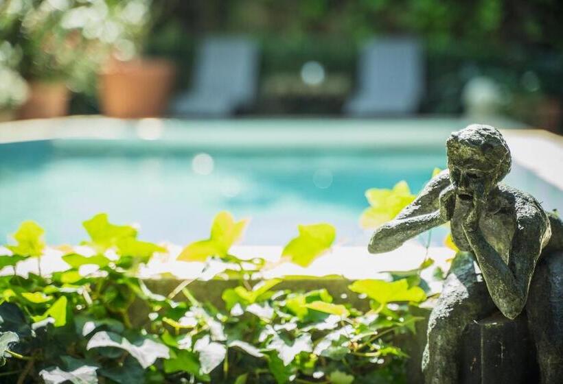 هتل Les Jardins De Baracane