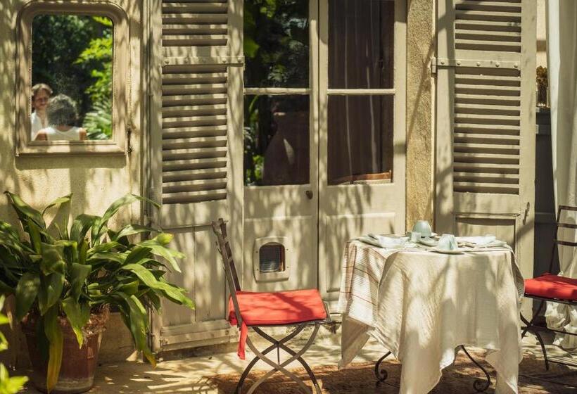 هتل Les Jardins De Baracane