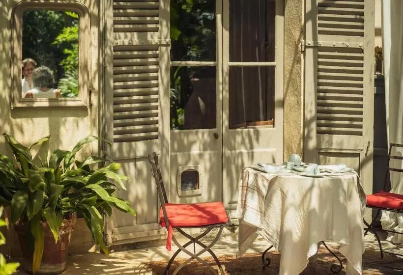 هتل Les Jardins De Baracane