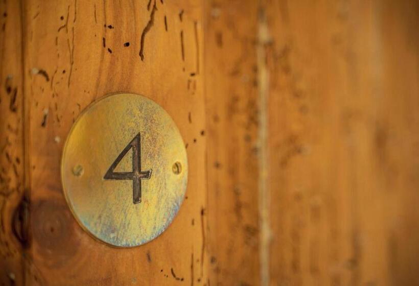 هتل Les Jardins De Baracane