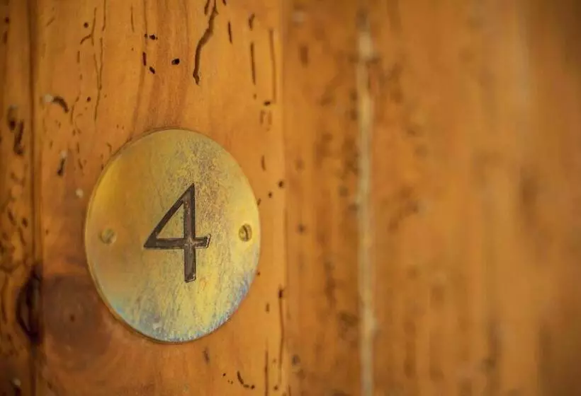 هتل Les Jardins De Baracane