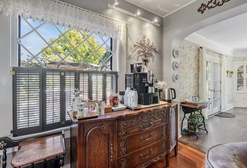 Hotelli Oak Hill Bed & Breakfast