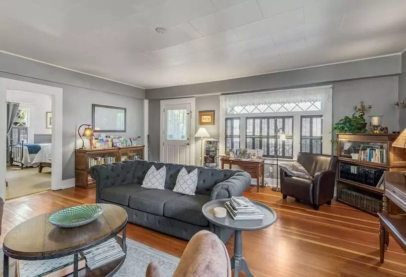 Hotelli Oak Hill Bed & Breakfast