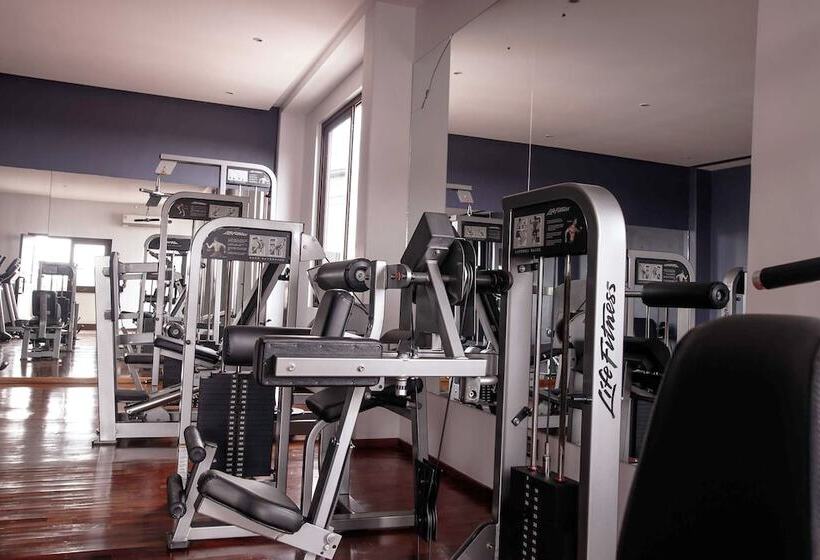 فندق Oak Plaza Suites