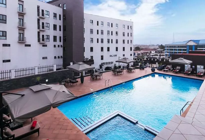 Hotelli Oak Plaza Suites