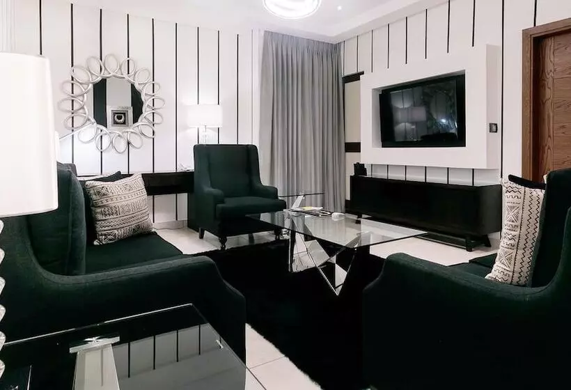Hotelli Oak Plaza Suites
