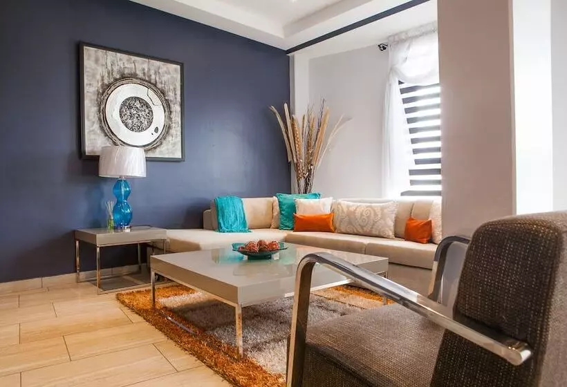 Hotelli Oak Plaza Suites