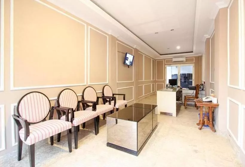 Hotelli Reddoorz Near Stadion Manahan Solo