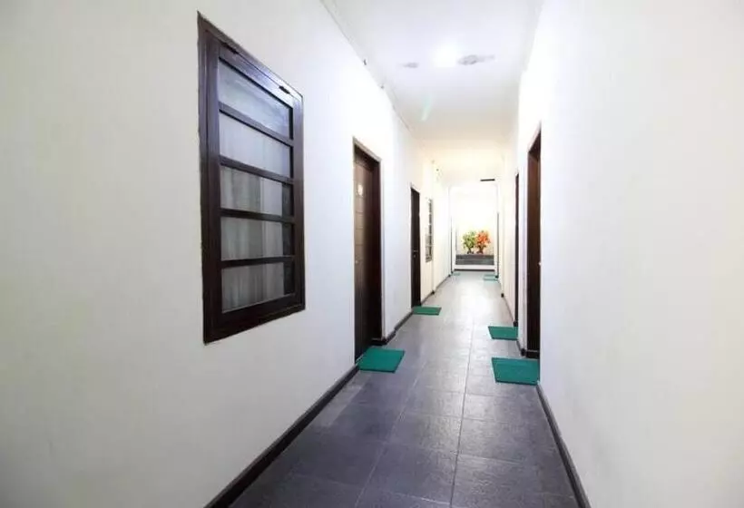 Hotelli Reddoorz Near Stadion Manahan Solo