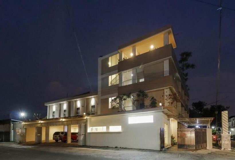 فندق Reddoorz Near Stadion Manahan Solo