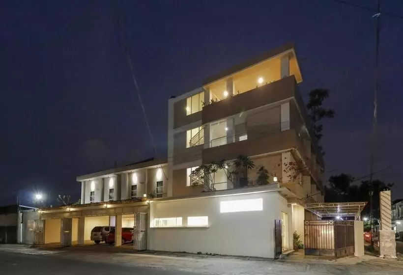 Hotelli Reddoorz Near Stadion Manahan Solo