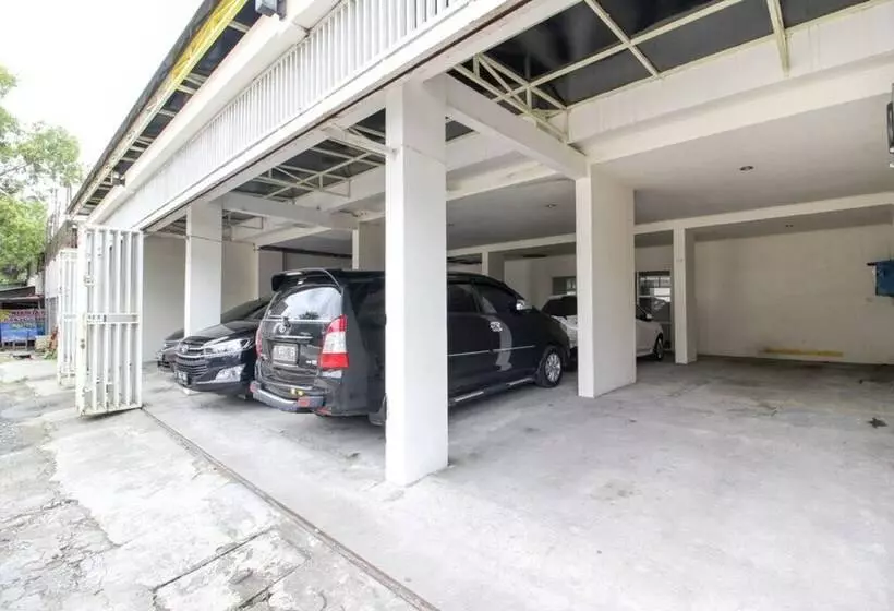 Hotelli Reddoorz Near Stadion Manahan Solo