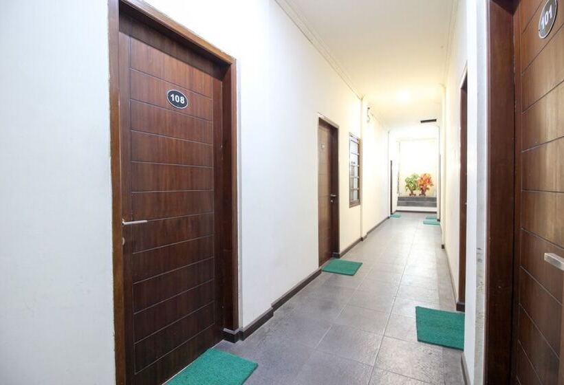 فندق Reddoorz Near Stadion Manahan Solo