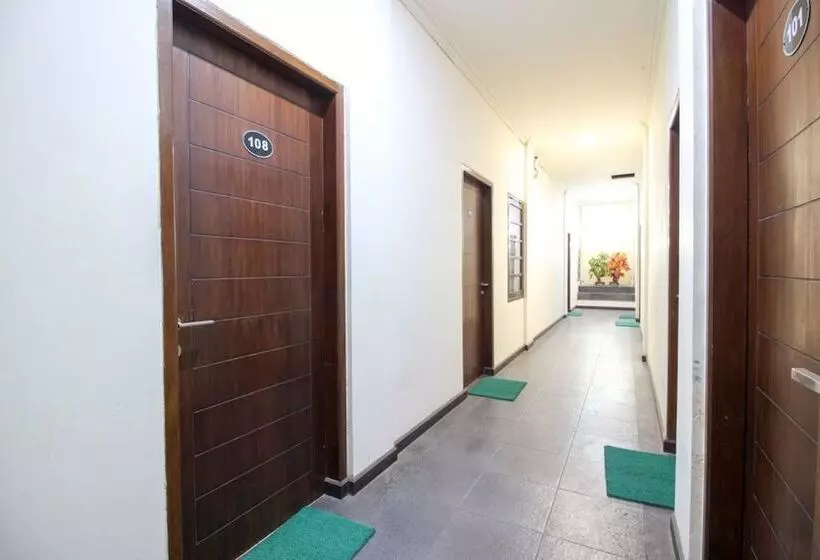 Hotelli Reddoorz Near Stadion Manahan Solo