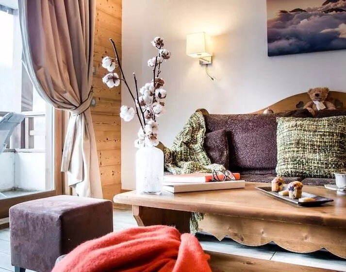 ホテル Residence  Les Grandes Alpes