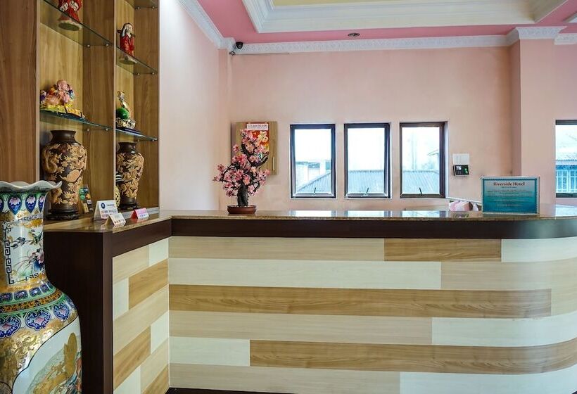 בית מלון כפרי Riverside Manado