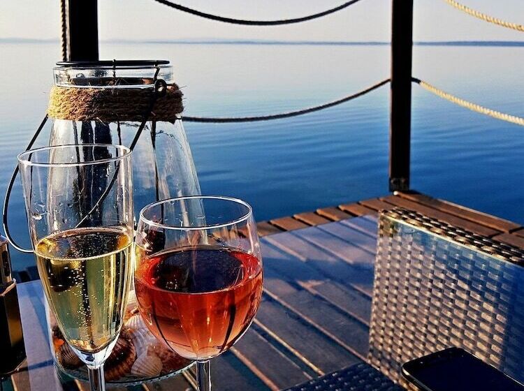 בית מלון כפרי Royal Mediterran