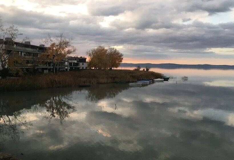 בית מלון כפרי Royal Mediterran