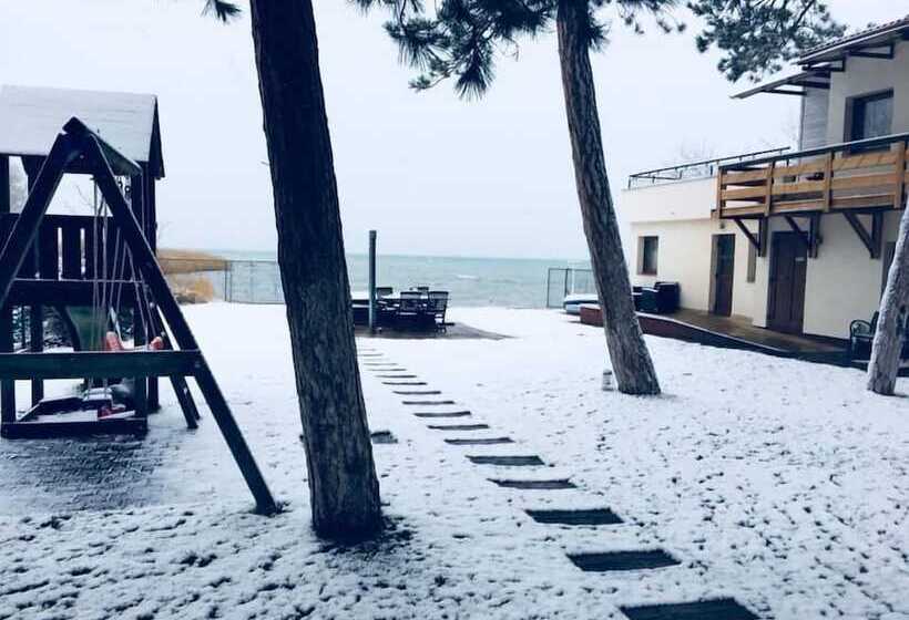 בית מלון כפרי Royal Mediterran