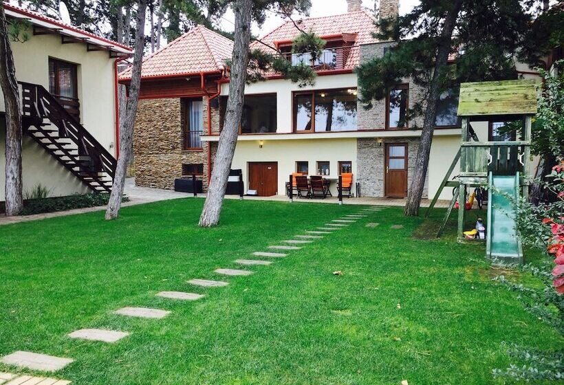 בית מלון כפרי Royal Mediterran