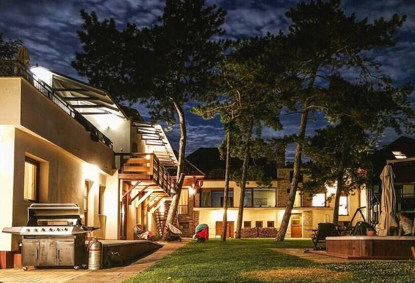 בית מלון כפרי Royal Mediterran