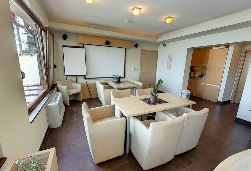 בית מלון כפרי Royal Mediterran